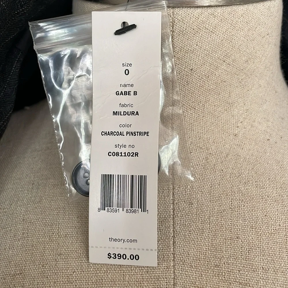 Gorgeous NWT Theory Charcoal Pinstripe Wool Blend Blazer Size: 0 - Picture 10 of 12